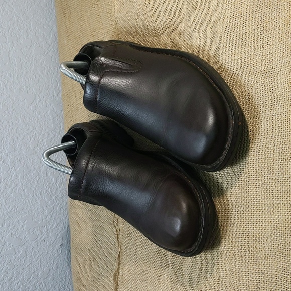 UGG Men's Leather Shearling Slip-On Clogs Sz 9, Dark Brown, Good Condition - Picture 1 of 8